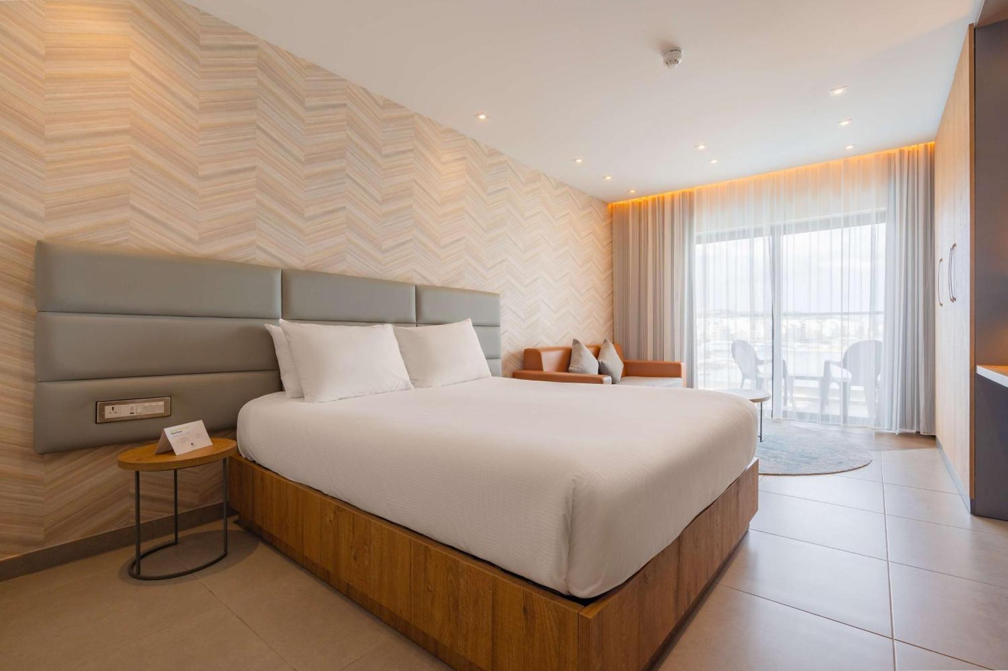 Two-Bedroom Family Room Sofa Bed Sea View