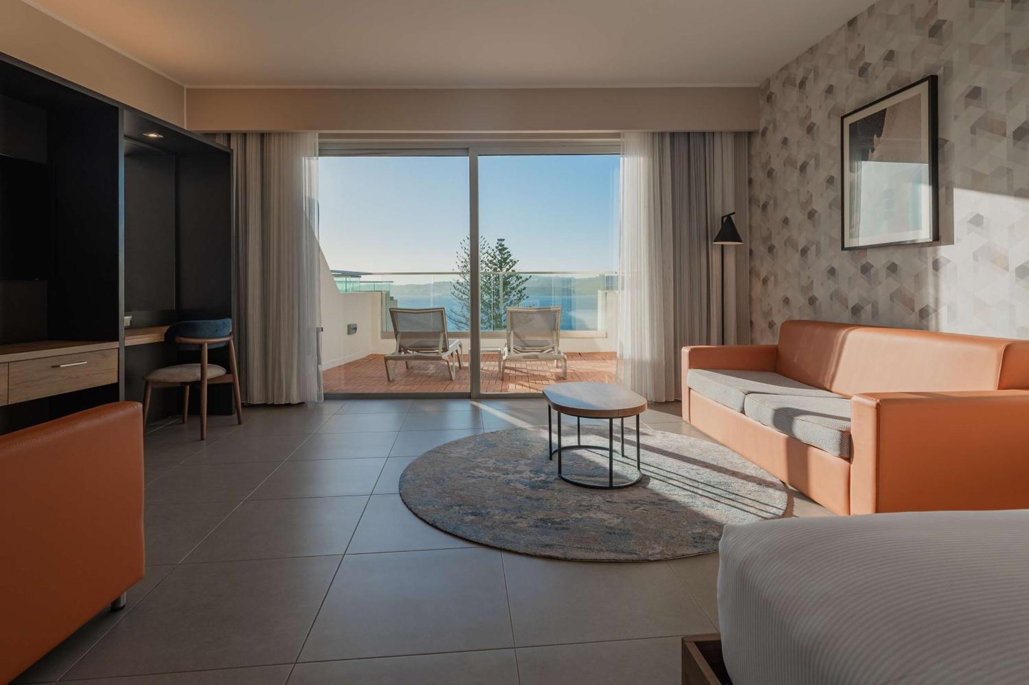 Two-Bedroom Family Room Sofa Bed Sea View