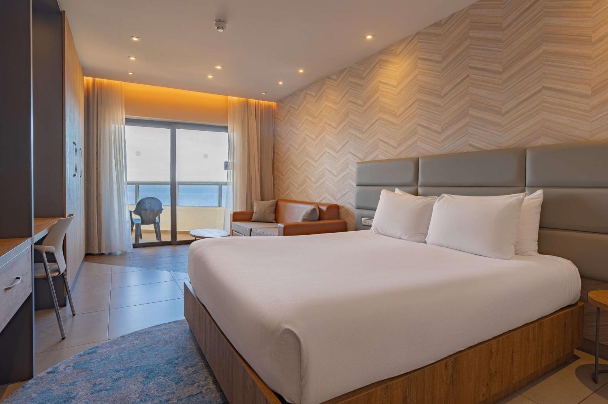 Two-Bedroom Family Room Sofa Bed Sea View