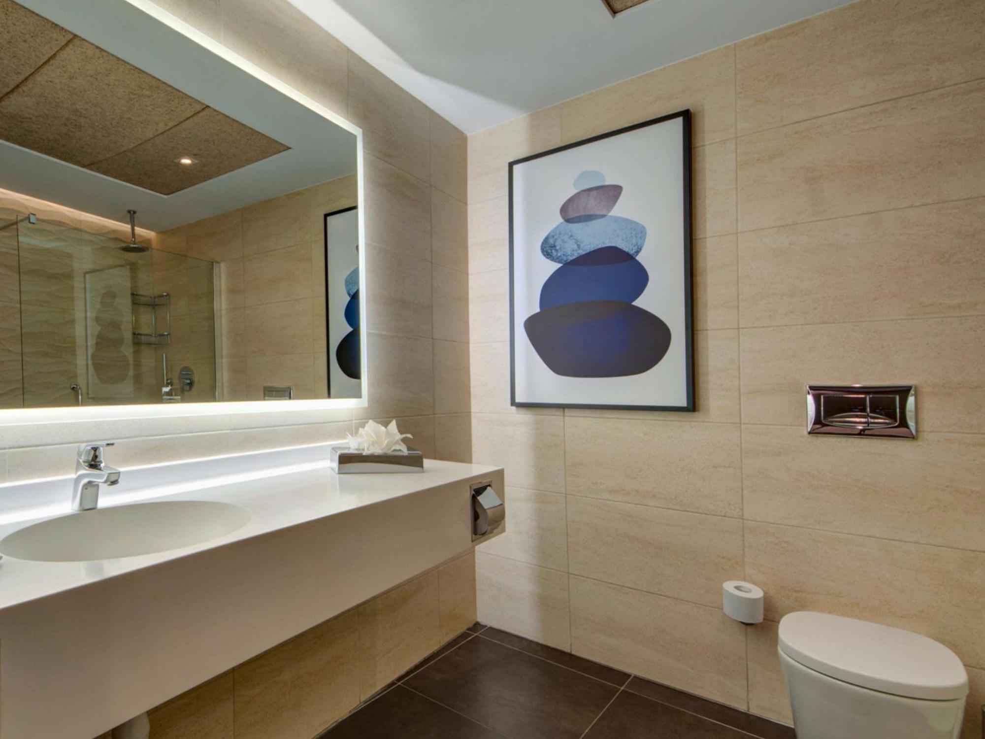 One-Bedroom Suite Sea View